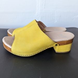 Dansko Maci Clogs Yellow Nubuck, size 38